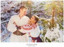 Fotografii de iarna in costum popular romanesc